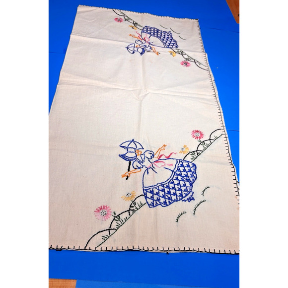 Vintage 1940s-50s Hand-Embriodered Tablecloth-Bonnet Girl Design 32" x 32" - Picture 2 of 16